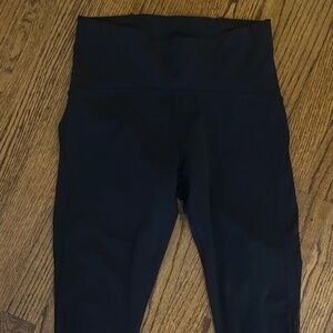 Lulu Lemon Cropped Leggings Size 6 Black